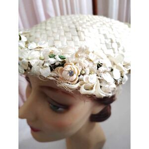 Vintage 1950s Cream Straw Hat With Floral Trim and Rhinestones